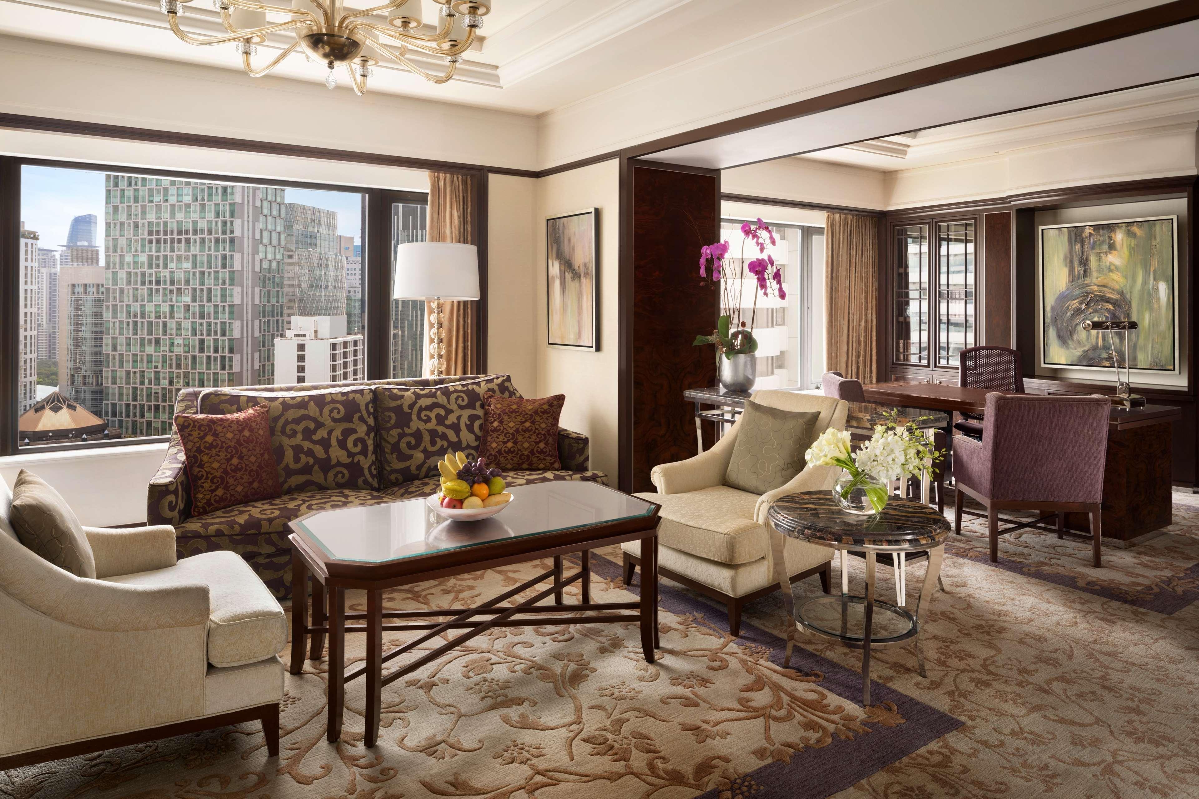 Shangri-La クアラルンプール エクステリア 写真 A suite at the Mandarin Oriental, New York