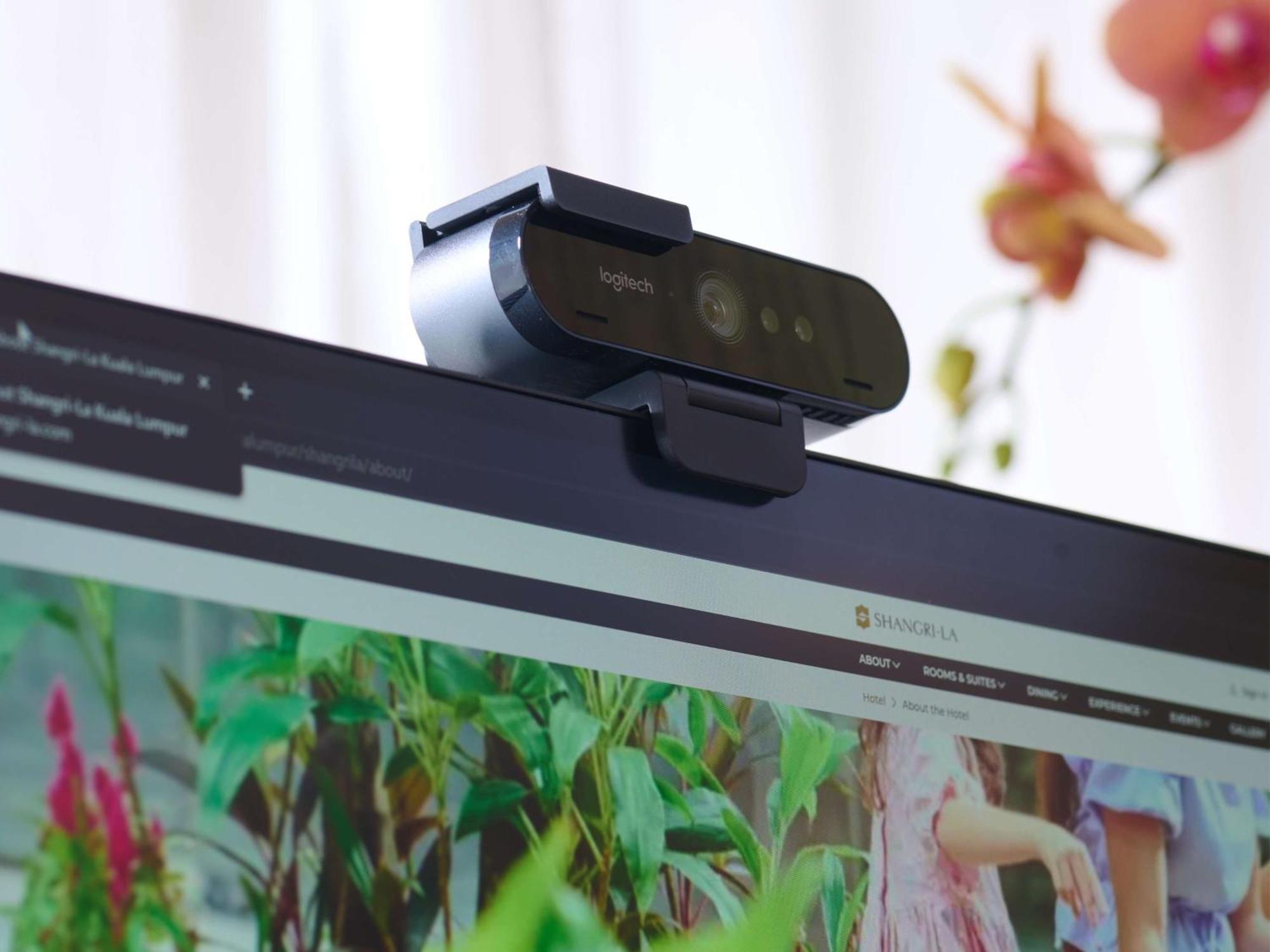Shangri-La クアラルンプール エクステリア 写真 A webcam mounted on a computer monitor