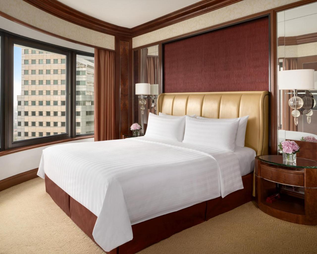 Shangri-La クアラルンプール エクステリア 写真 A bedroom at the Mandarin Oriental, New York