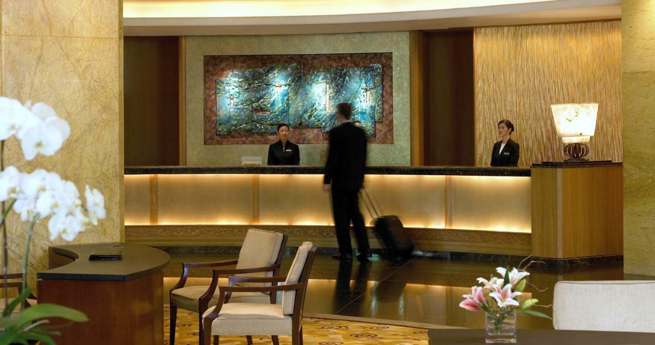 Shangri-La クアラルンプール エクステリア 写真 The lobby of the Ritz-Carlton, Dubai