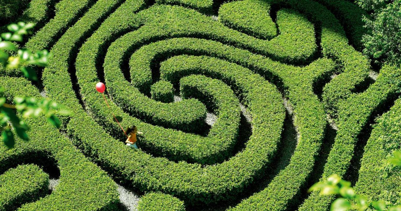 Shangri-La クアラルンプール エクステリア 写真 A hedge maze